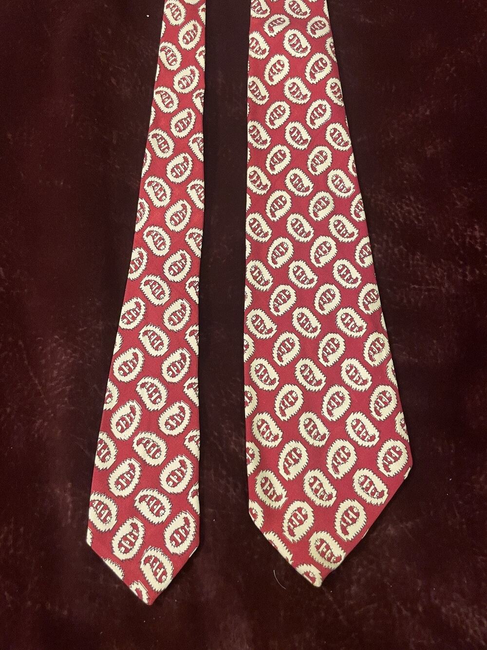 VTG B. Altman & Co. Fifth Ave NY Silk Red Cream Geometric Medallion Neck Tie